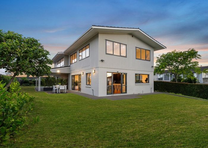  at 13 Knightsbridge Drive, Forrest Hill, North Shore City, Auckland