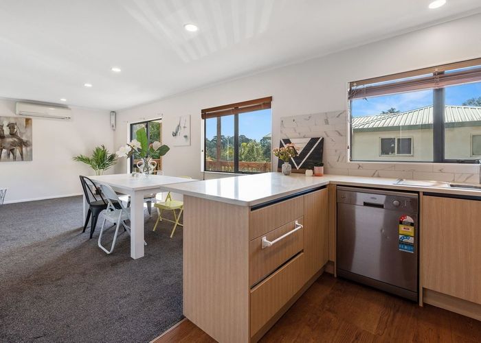  at 1/1018 East Coast Road, Torbay, North Shore City, Auckland