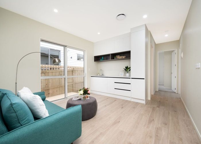  at Granny/2 Whakahoki Road, Flat Bush, Manukau City, Auckland