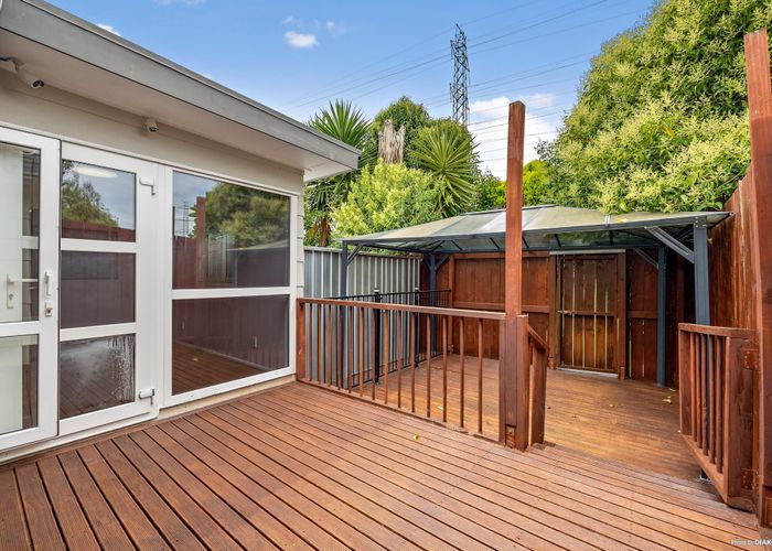  at 2/11 Alcock Street, Mount Wellington, Auckland
