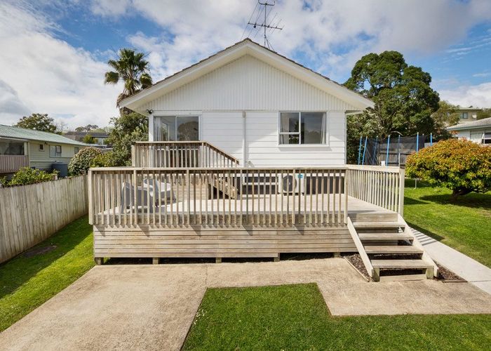  at 42 Claverdon Drive, Massey, Waitakere City, Auckland