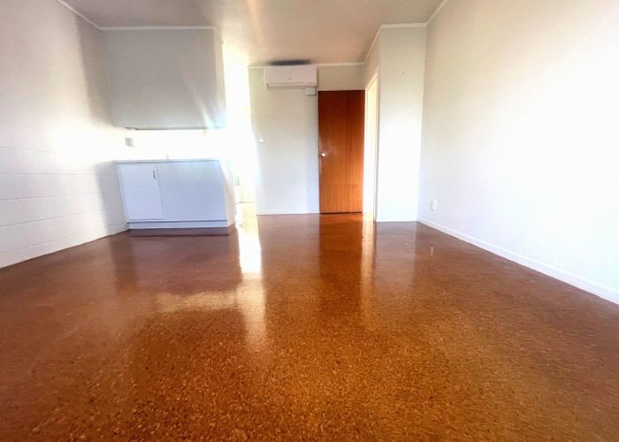  at 4/318 Te Atatu Road, Te Atatu South, Waitakere City, Auckland