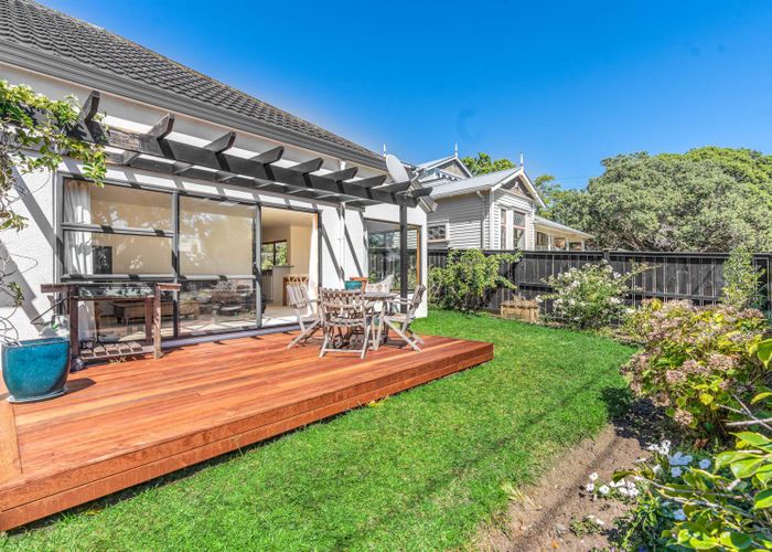  at 1/14 Beresford Street, Bayswater, Auckland