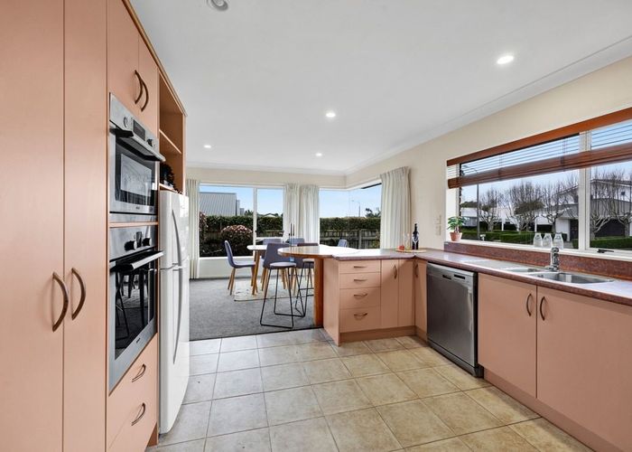  at 18 Kinross Drive, Merrilands, New Plymouth