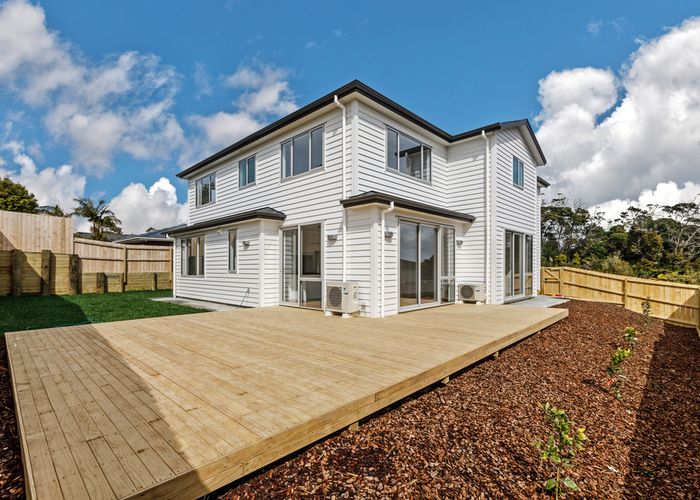  at 8A Albany Highway, Greenhithe, Auckland
