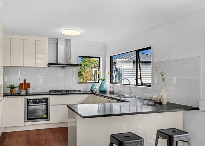  at 1/16 Parramatta Place, Botany Downs, Manukau City, Auckland