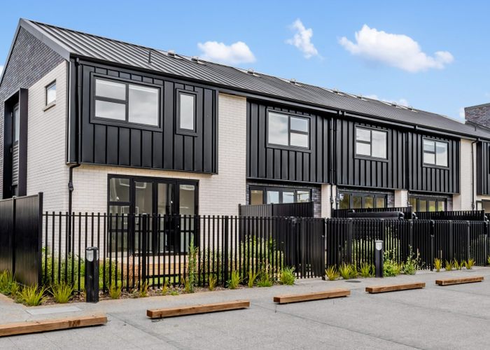  at 2/666 Swanson Road, Swanson, Auckland