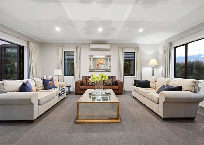  at 202 St James Drive, Huntington, Hamilton