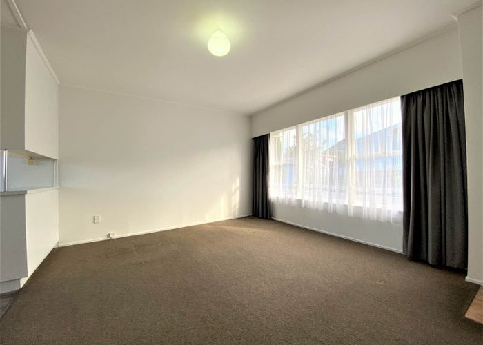  at 2/242 Onewa Road, Birkenhead, North Shore City, Auckland