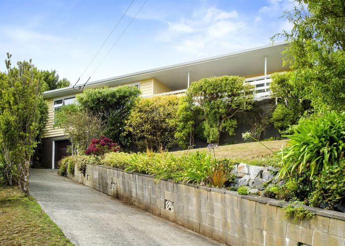 Free property data for 42 Turville Crescent, Newlands, Wellington