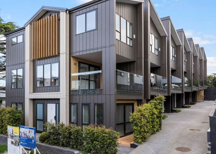  at 30 Potter Avenue, Northcote, North Shore City, Auckland