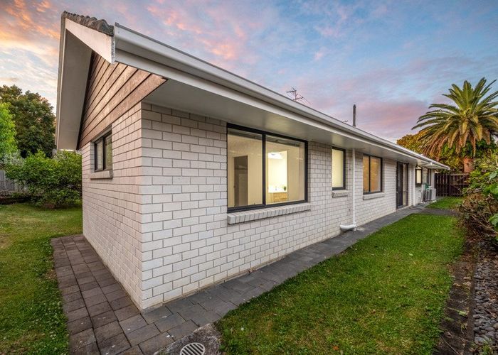  at 2B West Fairway, Golflands, Manukau