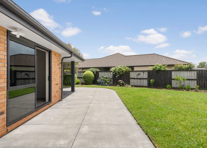  at 35 Tallentire Crescent, Huntington, Hamilton