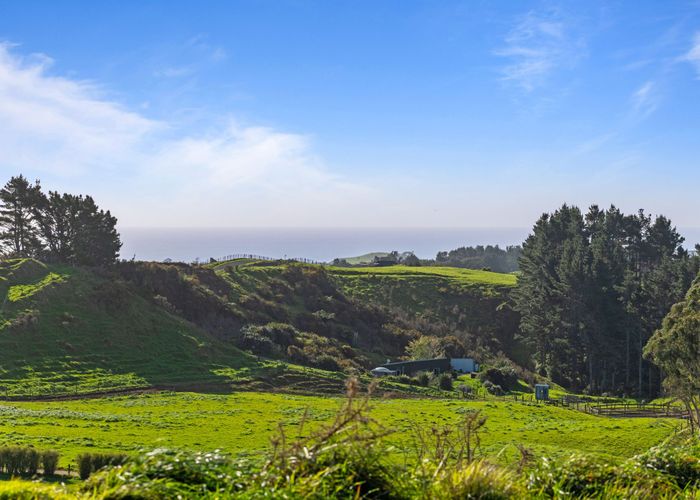  at 6 Te Ara Karoiroa, Omata, New Plymouth, Taranaki