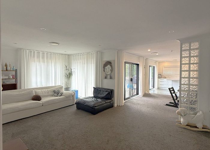  at 1 Celina Place, Browns Bay, North Shore City, Auckland