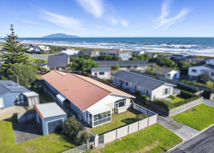  at 5 Karaka Street, Otaki Beach, Kapiti Coast, Wellington