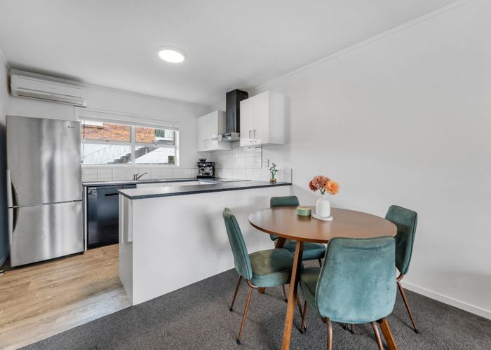  at 2/86 Archers Road, Glenfield, North Shore City, Auckland