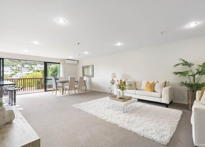  at 2/75 Tamahere Drive, Glenfield, Auckland