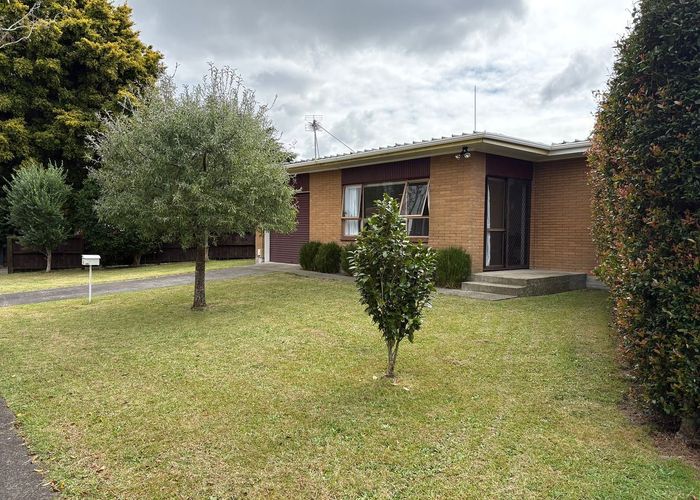  at 1/6 Tatua Place, Conifer Grove, Papakura, Auckland