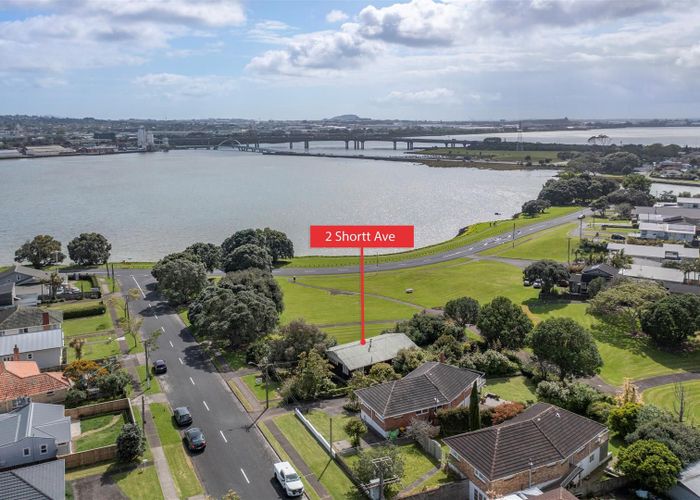  at 2 Shortt Avenue, Mangere Bridge, Auckland