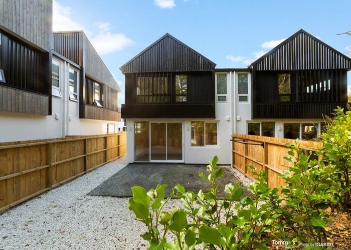  at 6 Bushland Grove, Paparangi, Wellington