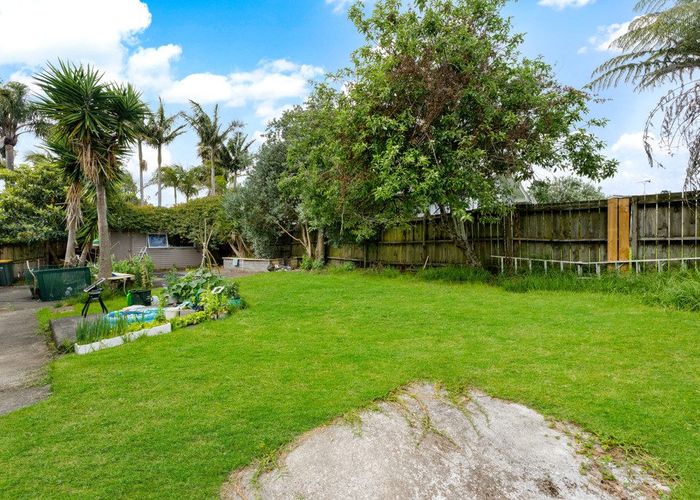  at 30 Pipitea Place, Massey, Waitakere City, Auckland