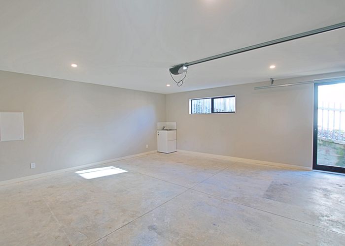  at 8 Springhill Lane, Sunnyvale, Waitakere City, Auckland