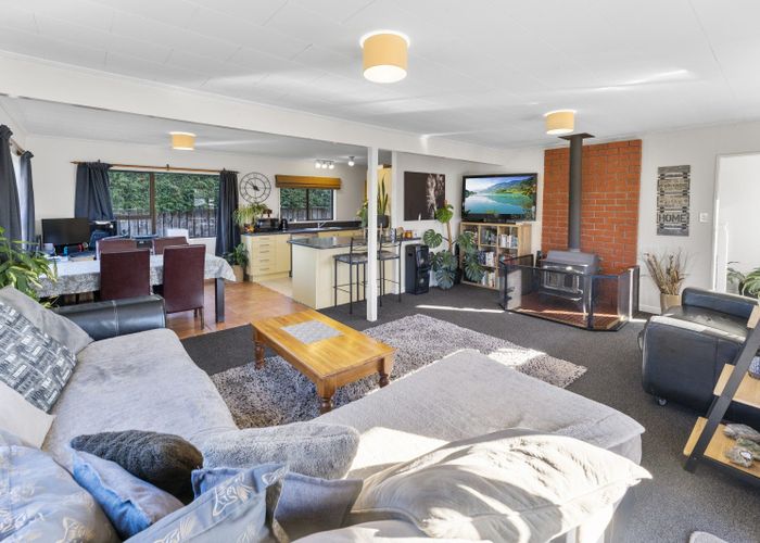  at 9 Anslow Place, Wakefield