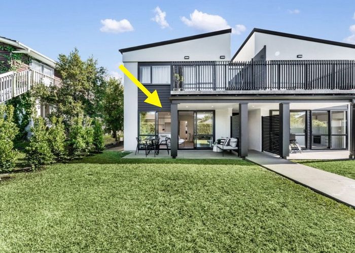  at 2/162 Gowing Drive, Meadowbank, Auckland