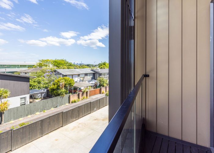  at 2/54 Taharoto Road, Takapuna, North Shore City, Auckland