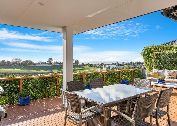 at 16 Ruth Craig Place, Stanmore Bay, Whangaparaoa