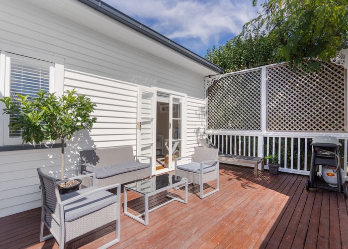  at 6 Worcester Road, Meadowbank, Auckland