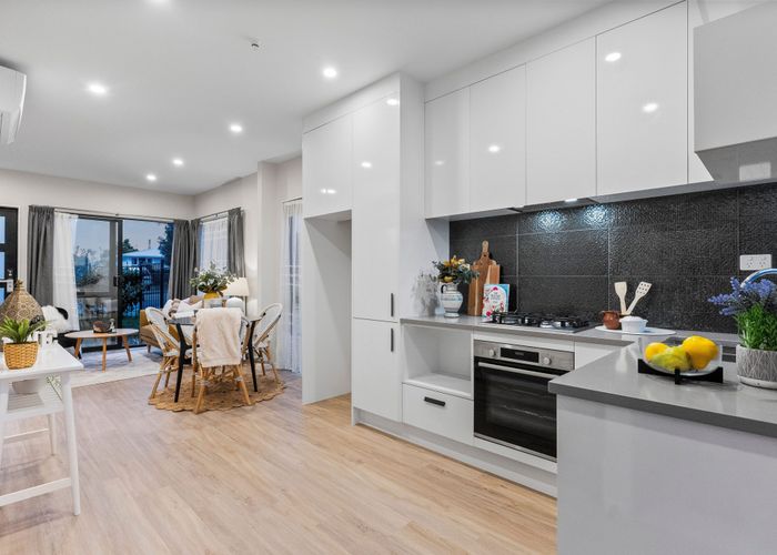  at 2/80 Ruawai Road, Mount Wellington, Auckland City, Auckland