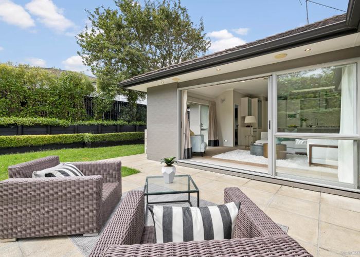  at 1B Gracechurch Drive, Flat Bush, Auckland