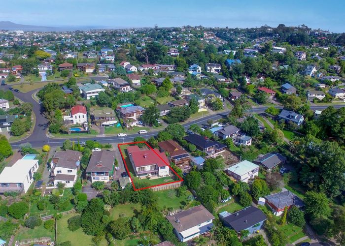  at 10 Oaktree Avenue, Browns Bay, Auckland