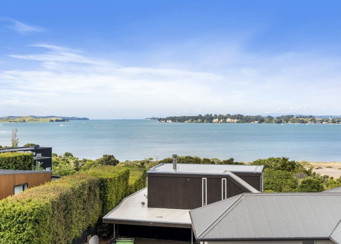  at 9 Calder Place, Wai o Taiki Bay, Auckland