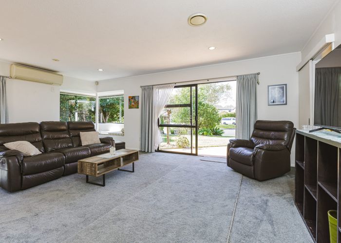  at 14 Foxbridge Lane, Conifer Grove, Takanini