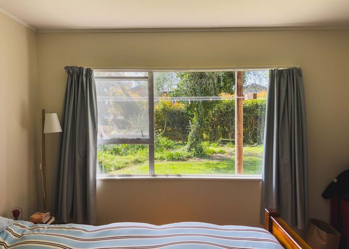  at 32 Rosalind Road, Glenfield, Auckland