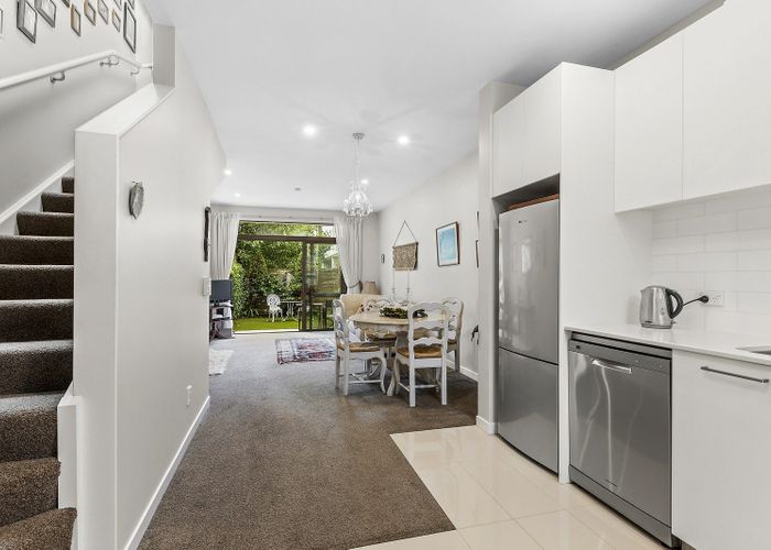  at 2/24 Tamar Street, Island Bay, Wellington