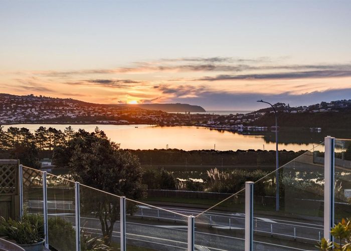  at 11 Hollyford Place, Aotea, Porirua