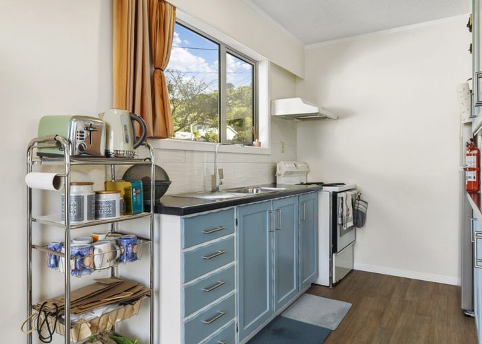  at 2/115 Queens Drive, Lyall Bay, Wellington