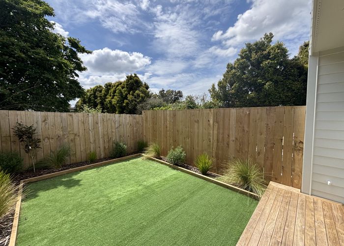  at 4/9 Flanshaw Road, Te Atatu South, Waitakere City, Auckland