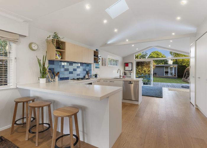  at 3 Pikitea Road, Mangere Bridge, Auckland