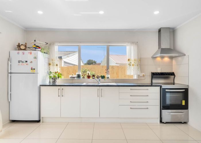  at 4/10 Rata Street, New Lynn, Waitakere City, Auckland