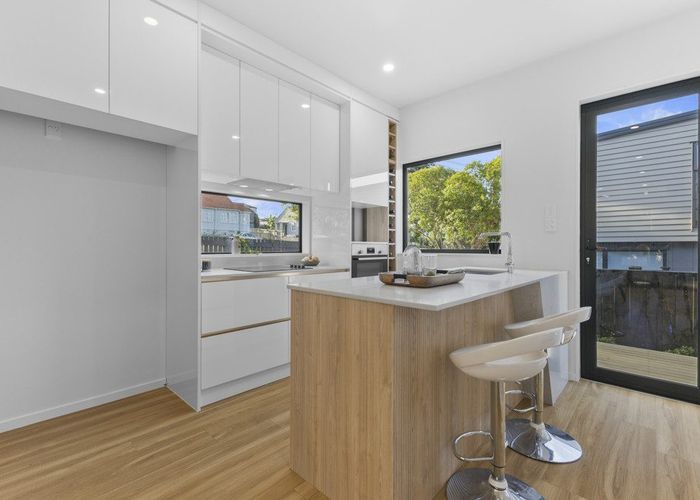  at 10 Bagnall Avenue, Point England, Auckland