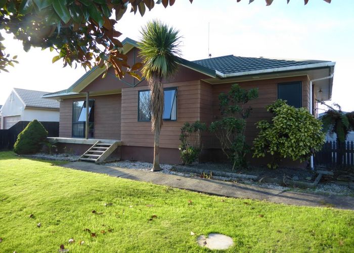  at 32 Dalfield Place, Highbury, Palmerston North