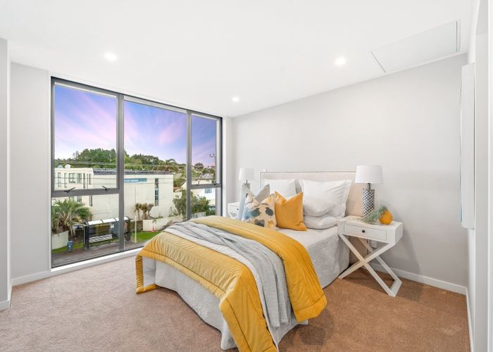  at 8/218 Lake Road, Northcote, North Shore City, Auckland