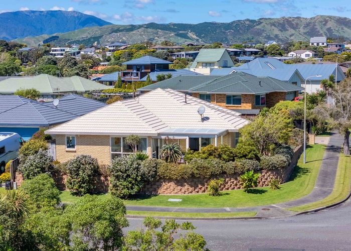  at 3 Te Ropata Place, Waikanae Beach, Waikanae