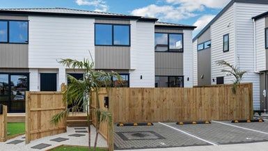  at 2/19 McDonald Road, Papatoetoe, Auckland