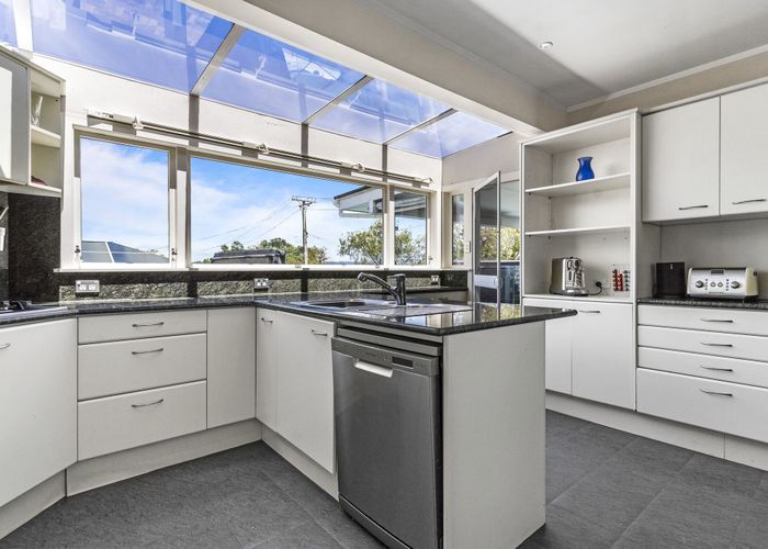  at 10 Fairlands Avenue, Waterview, Auckland